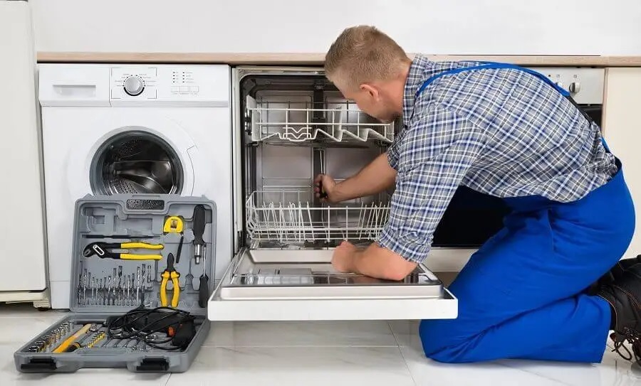 Evren Philips servisi teknisyen ekibi beyaz eşya tamiri yaparken